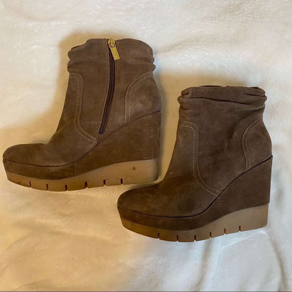 Isola Wedge Suede Ankle booties
